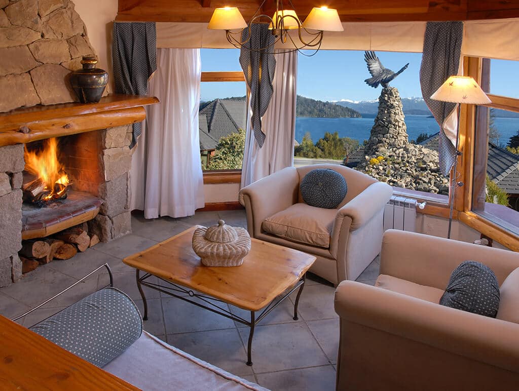 Cabaña al lago con 2 habitaciones 2 baños con hidromasaje, hogar a leña y hermosa vista al lago- Nido del Condor Hotel & Spa, tu hotel en Bariloche.
