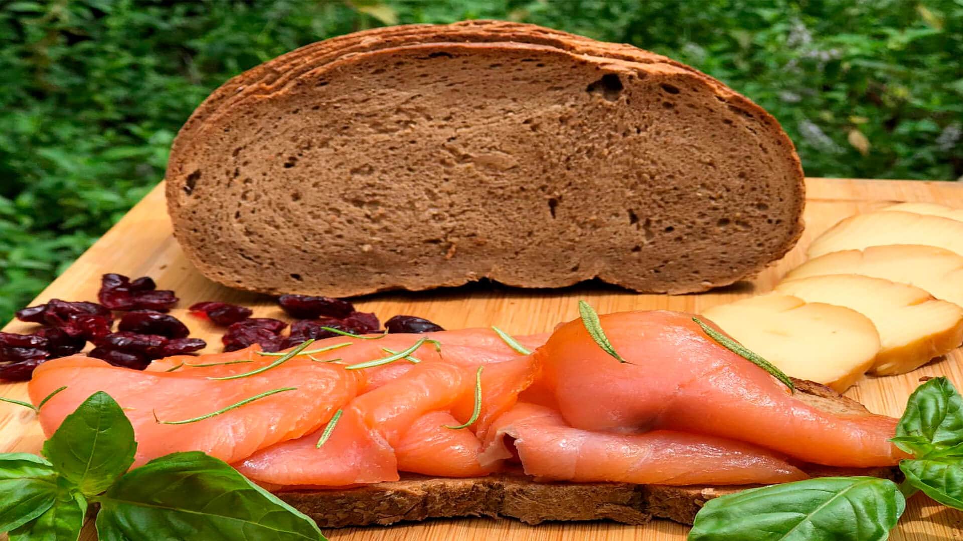 Flores, picadas, champagne, bombones y la mejor Gift Card para sorprender en NIdo del Condor Hotel y Spa, tu hotel en Bariloche.