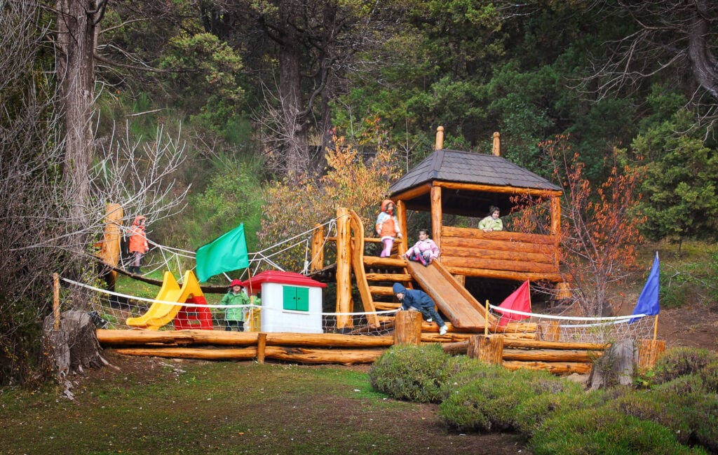 Los niños son importantes en Nido del Condor: tenemos menú de niños en la carta, opciones para celíacos, los mejores coordinadores de actividades infantiles y las mejores babysitters si queres contratar alguna para salir a cena o ir al spa por relax