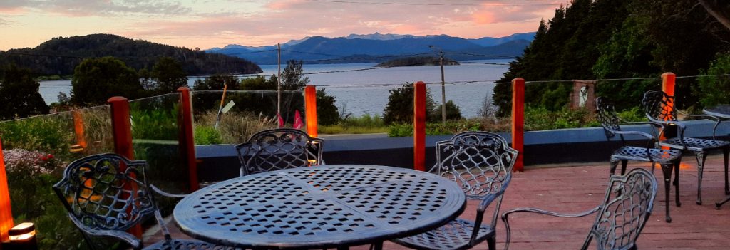 veni a disfrutar de los atardeceres en nuestro deck calefaccionado con un rico te y pasteleria artesanal o con una picada y una cerveza helada